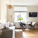 Zuhause Am Mit Sonnenbalkon In Strand- Und Altstadtnähe