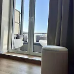 Apartment Zuhause Am Mit Sonnenbalkon In Strand- Und Altstadtnähe Rostock