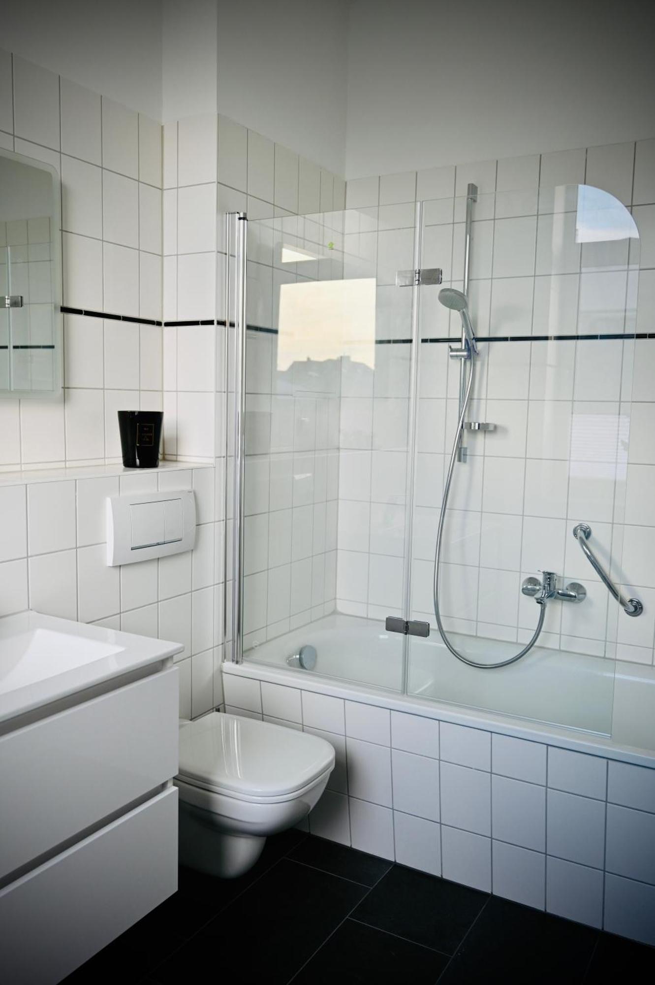 Zuhause Am Mit Sonnenbalkon In Strand- Und Altstadtnaehe * Rostock