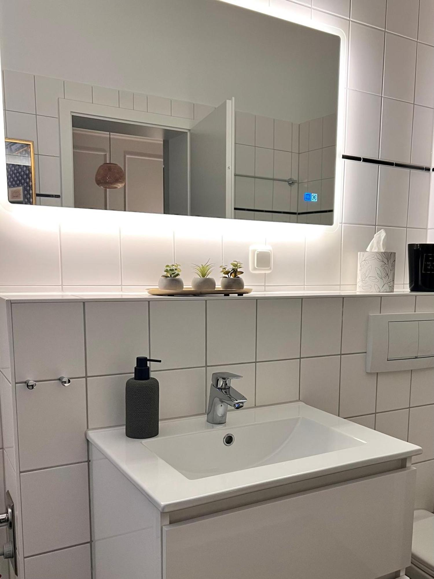 Zuhause Am Mit Sonnenbalkon In Strand- Und Altstadtnaehe Apartment *