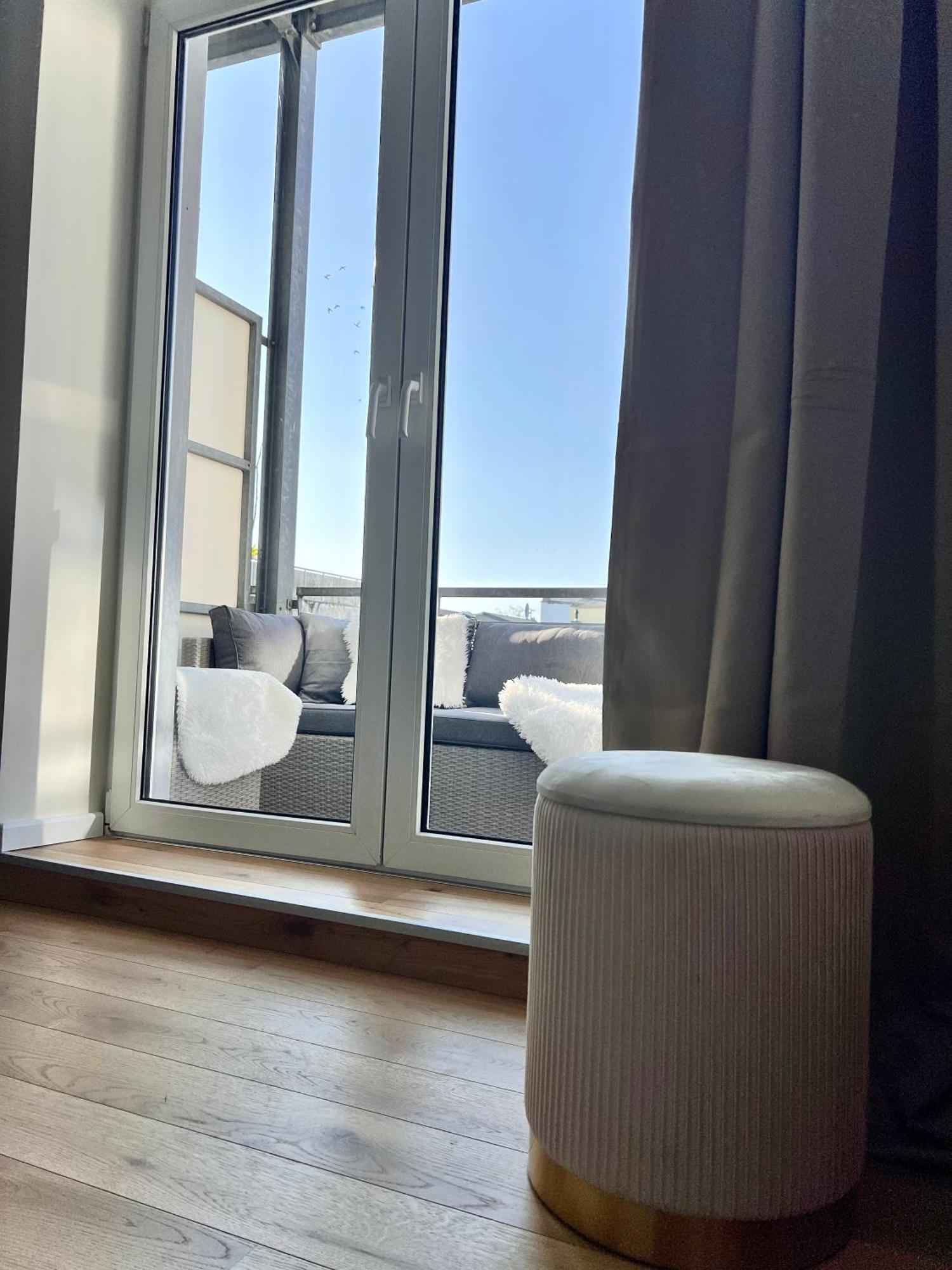 Apartment Zuhause Am Mit Sonnenbalkon In Strand- Und Altstadtnaehe Rostock