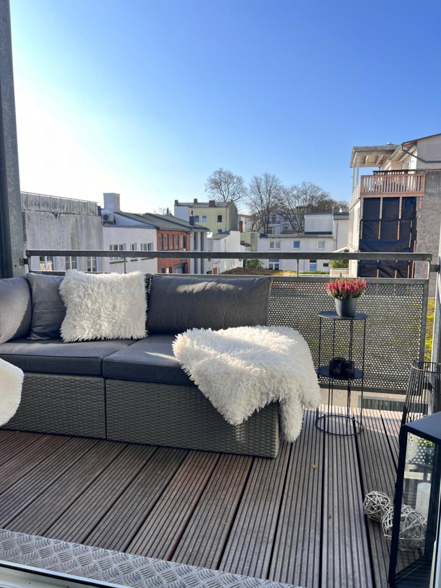 Zuhause Am Mit Sonnenbalkon In Strand- Und Altstadtnaehe * Rostock